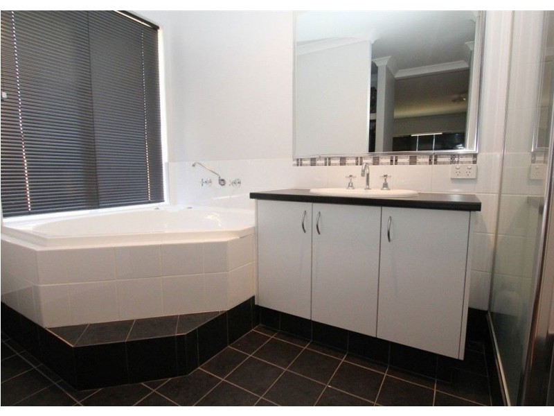 418 Wentworth Parade, Success WA 6164