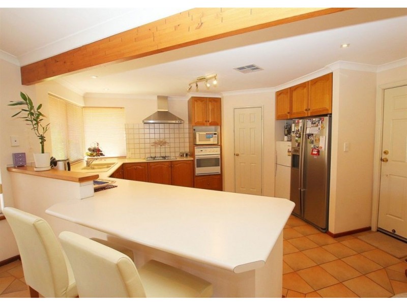 13 Manitoba Place, Success WA 6164