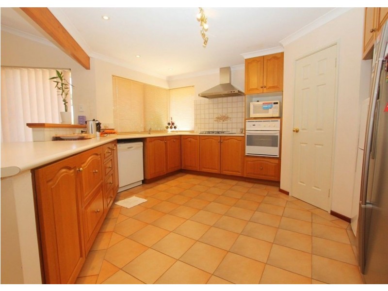 13 Manitoba Place, Success WA 6164