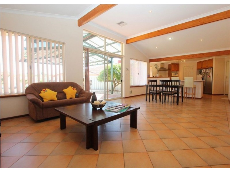 13 Manitoba Place, Success WA 6164