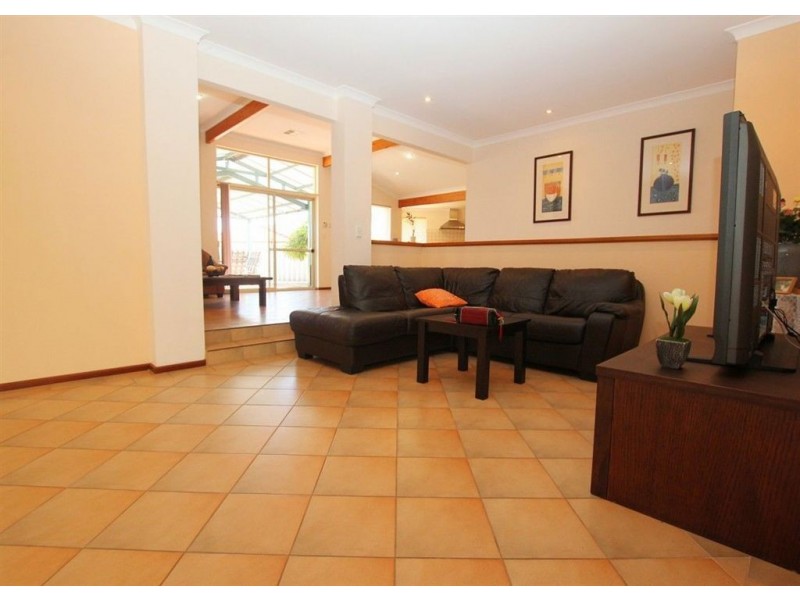 13 Manitoba Place, Success WA 6164