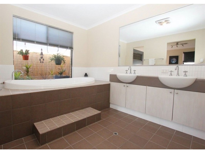 3 Suttor Drive, Success WA 6164