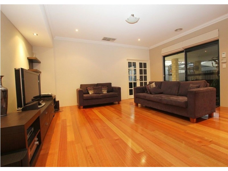 27 Chivalry Way, Atwell WA 6164