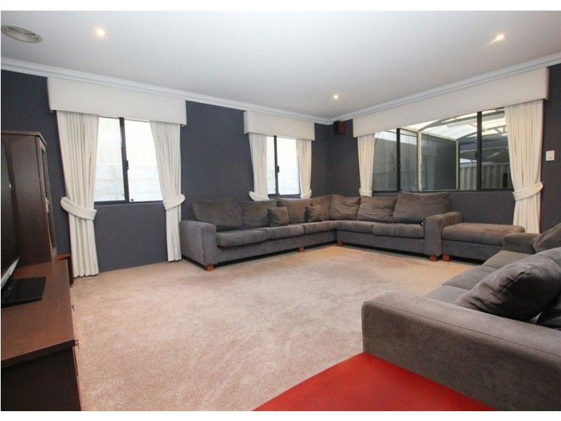 27 Chivalry Way, Atwell WA 6164