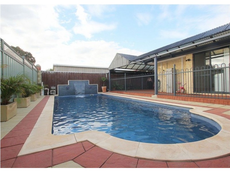 17 Rosehill Court, Atwell WA 6164