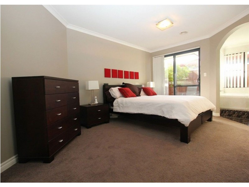 17 Rosehill Court, Atwell WA 6164