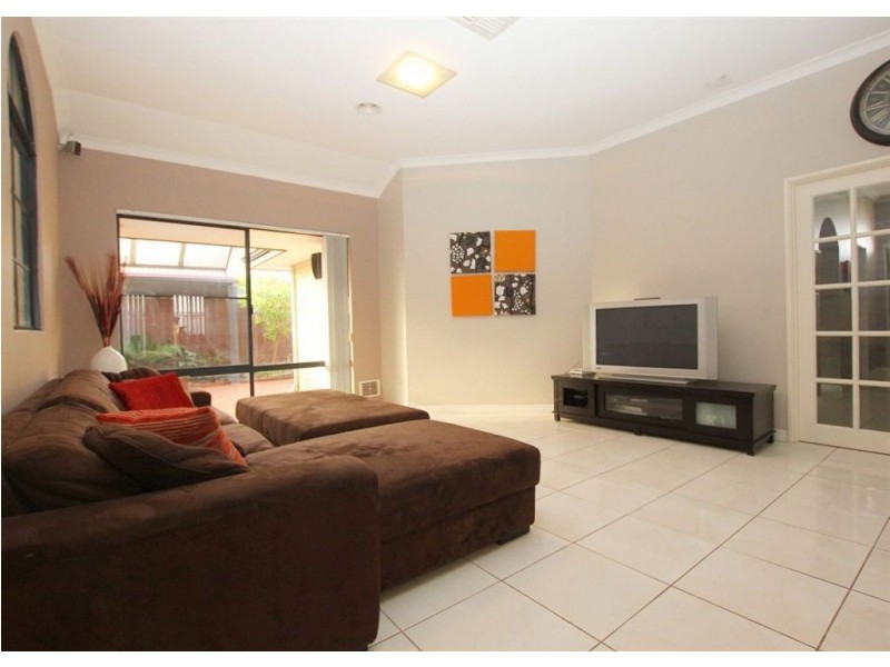 17 Rosehill Court, Atwell WA 6164
