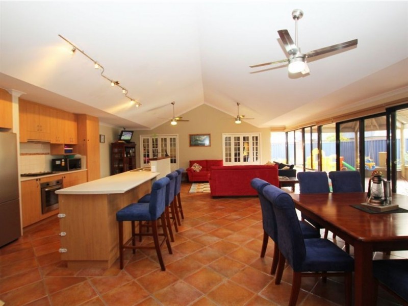14 Concord Terrace, Atwell WA 6164