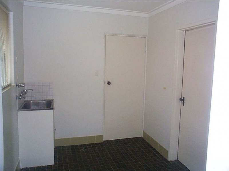 1/7 Loris Way, Kardinya WA 6163