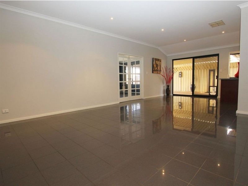 4 Marav Court, Success WA 6164