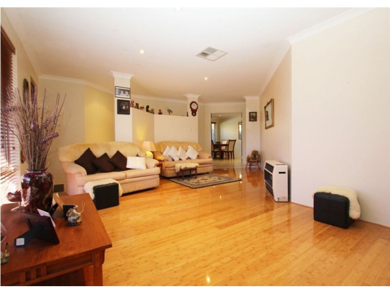 36 Derwent Crescent, Success WA 6164