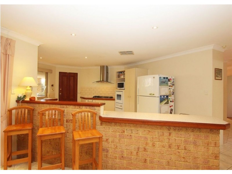 36 Derwent Crescent, Success WA 6164