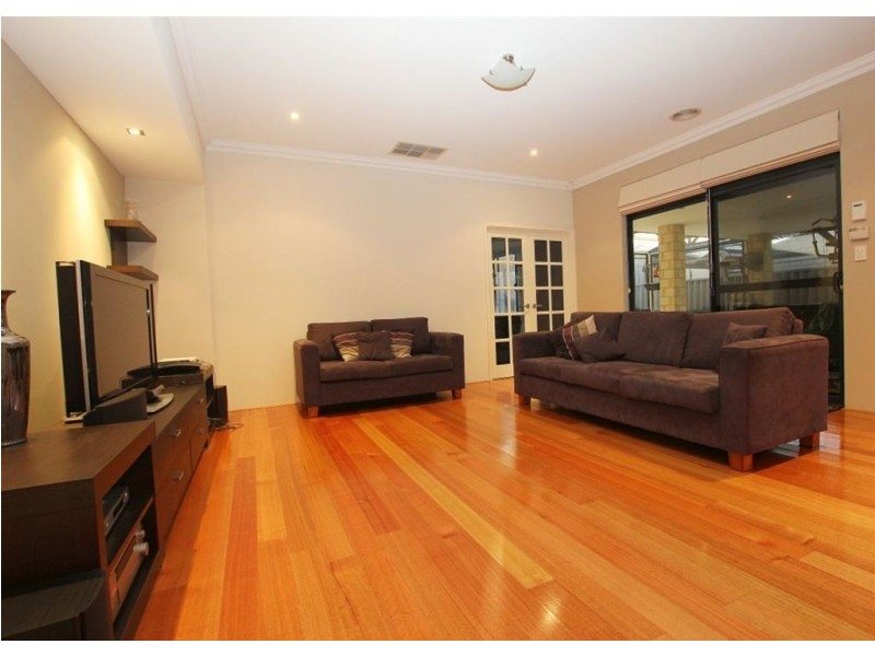 27 Chivalry Way, Atwell WA 6164