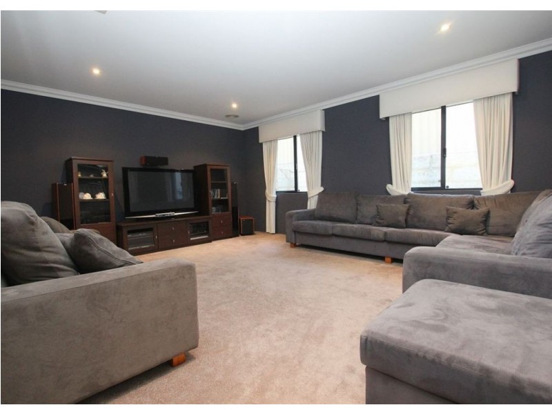 27 Chivalry Way, Atwell WA 6164