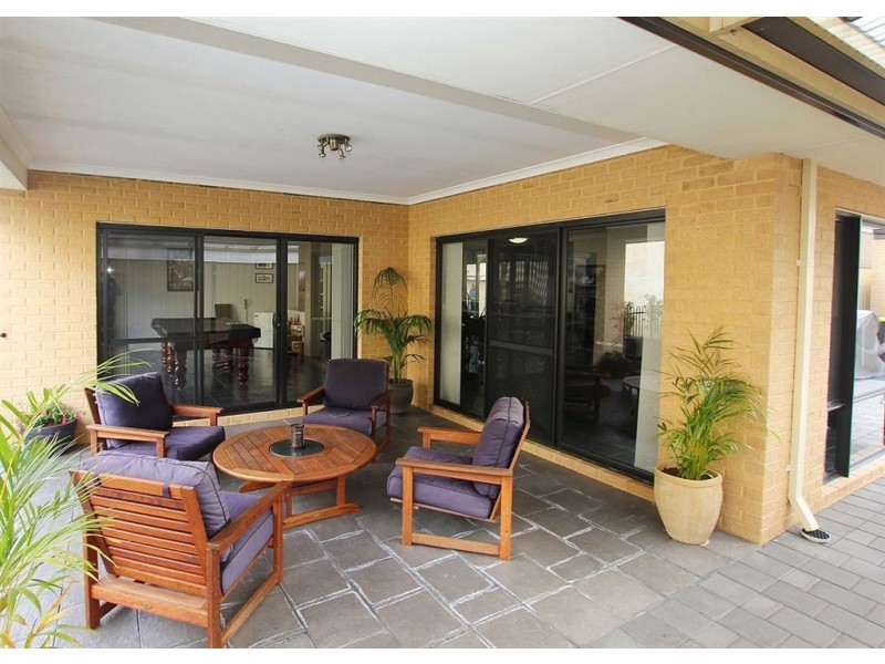 55 Flametree Bend, Hammond Park WA 6164