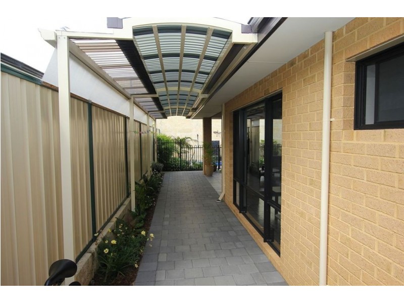 55 Flametree Bend, Hammond Park WA 6164