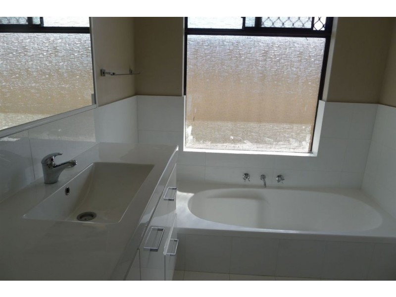 14 Lake Edge Lane, South Lake WA 6164