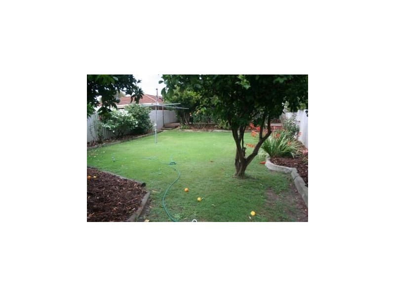 26b Blackburne Drive, Kelmscott WA 6111