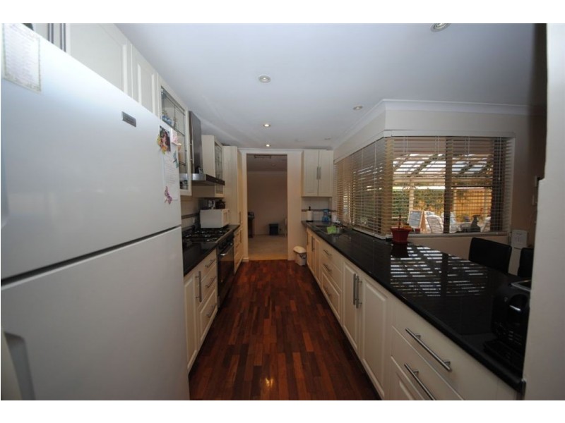 33 Envall Way, Leeming WA 6149