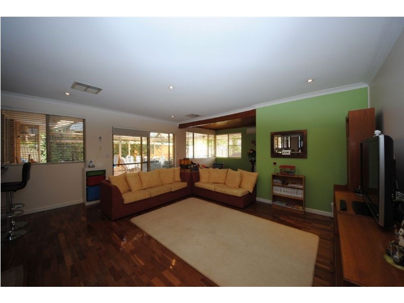 33 Envall Way, Leeming WA 6149