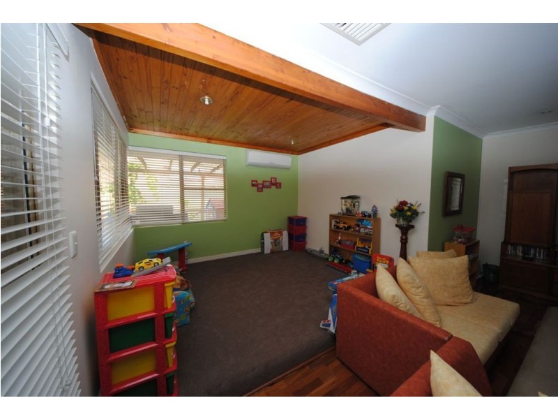 33 Envall Way, Leeming WA 6149