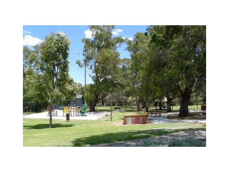 15 River Road, Cannington WA 6107