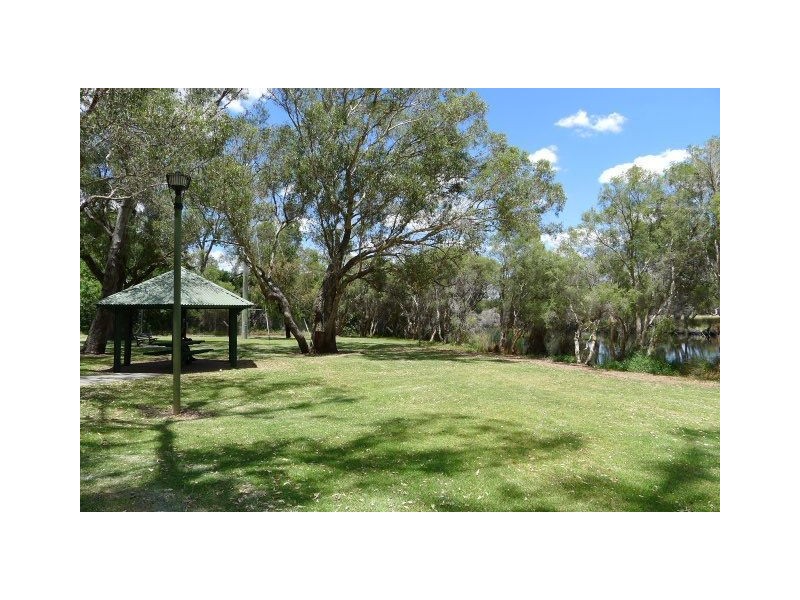 15 River Road, Cannington WA 6107