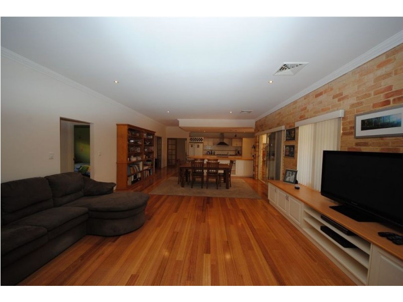 23 Woodrush Way, Canning Vale WA 6155