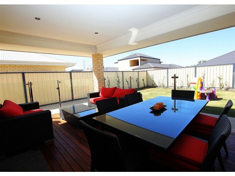 28 St Joseph Fairway, Success WA 6164