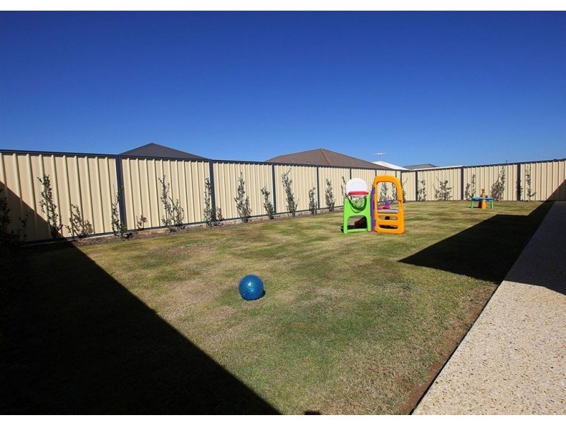 28 St Joseph Fairway, Success WA 6164