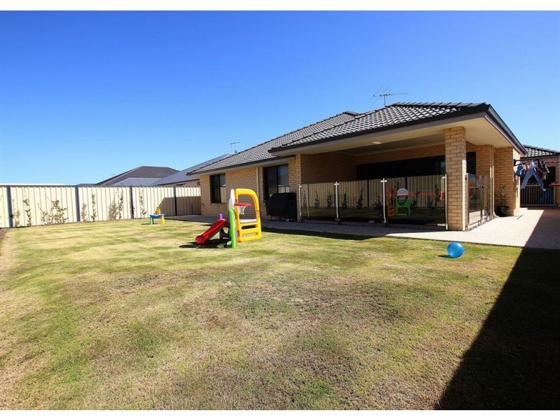28 St Joseph Fairway, Success WA 6164