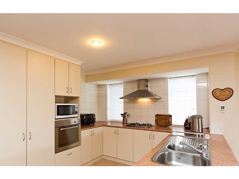33 Abrolhos Loop, Beckenham WA 6107