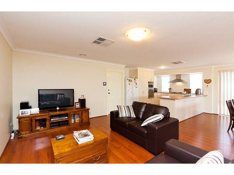 33 Abrolhos Loop, Beckenham WA 6107
