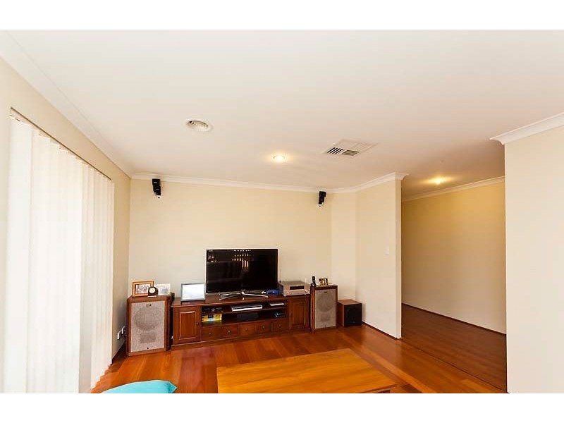 33 Abrolhos Loop, Beckenham WA 6107