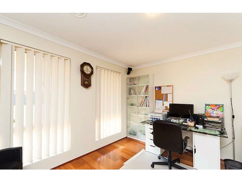 33 Abrolhos Loop, Beckenham WA 6107
