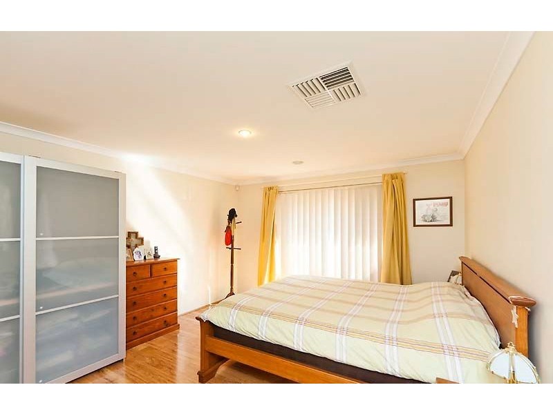 33 Abrolhos Loop, Beckenham WA 6107