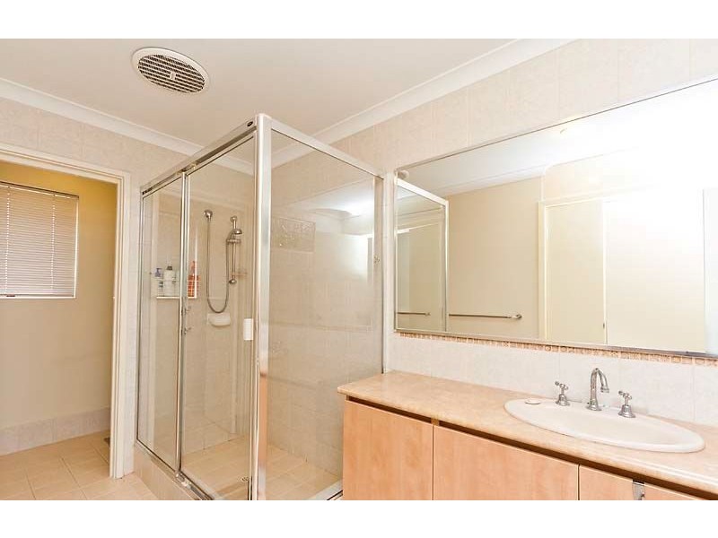 33 Abrolhos Loop, Beckenham WA 6107
