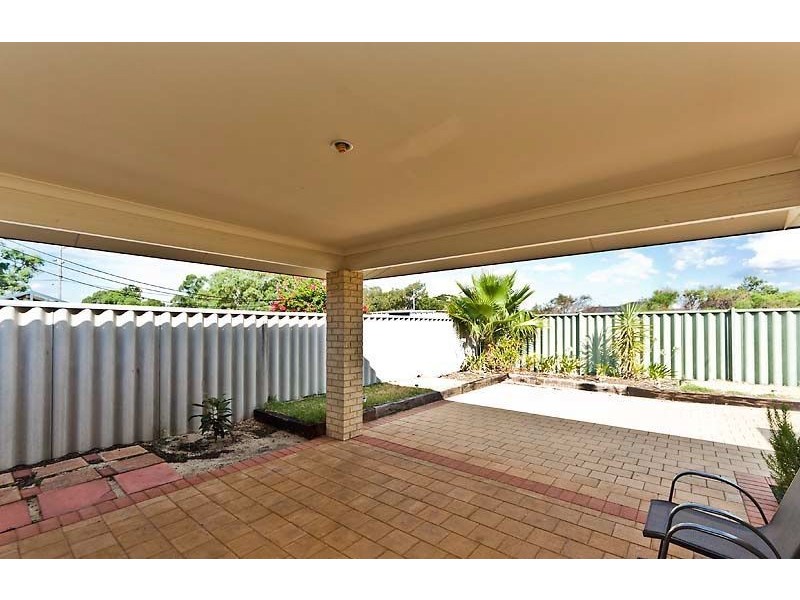 33 Abrolhos Loop, Beckenham WA 6107