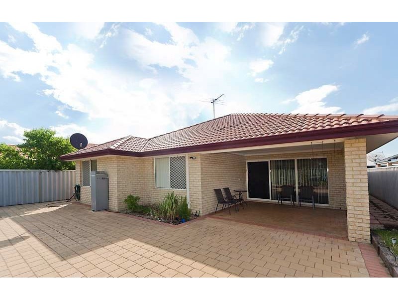 33 Abrolhos Loop, Beckenham WA 6107