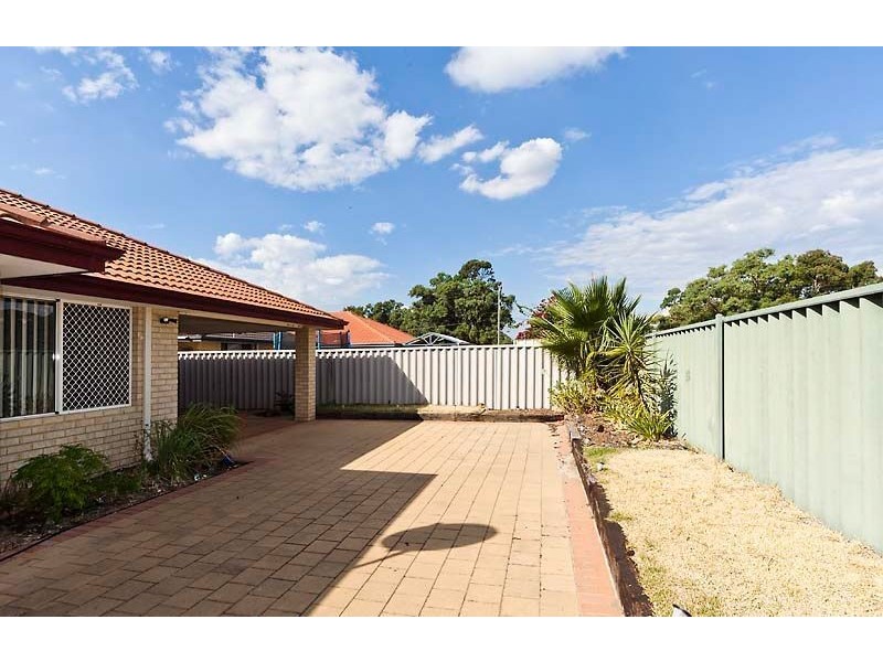 33 Abrolhos Loop, Beckenham WA 6107