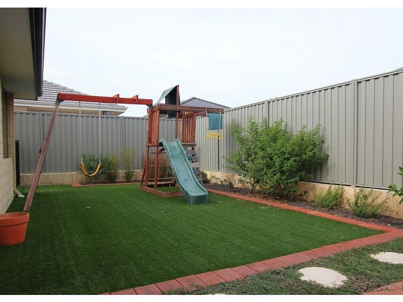 4 Blackall Mews, Piara Waters WA 6112