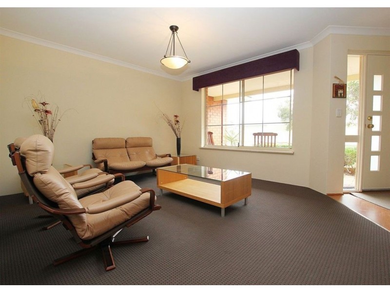 15 Avon Crescent, Atwell WA 6164