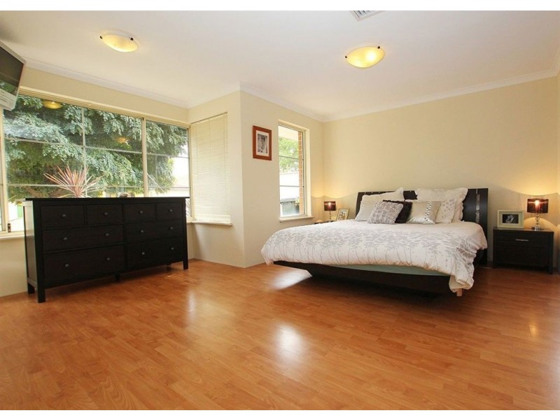15 Avon Crescent, Atwell WA 6164
