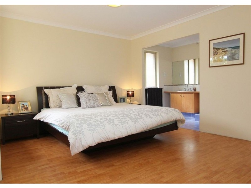 15 Avon Crescent, Atwell WA 6164