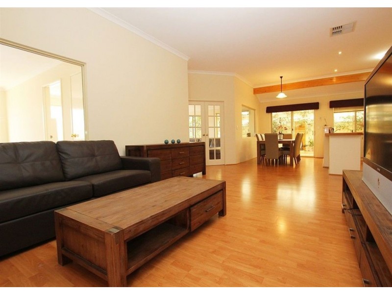 15 Avon Crescent, Atwell WA 6164