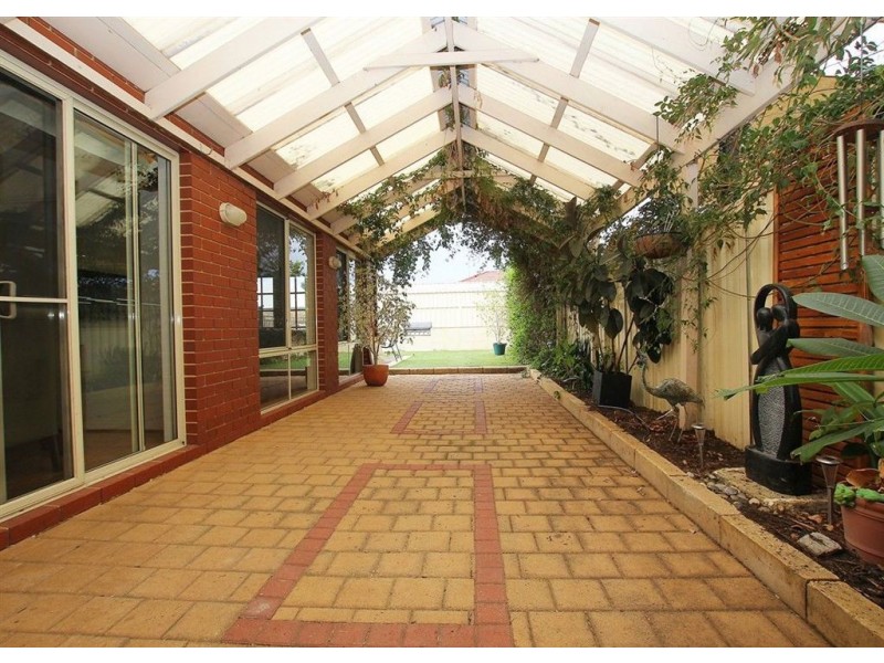 15 Avon Crescent, Atwell WA 6164