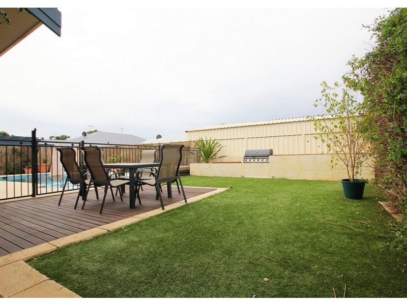 15 Avon Crescent, Atwell WA 6164