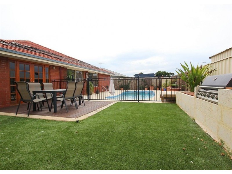 15 Avon Crescent, Atwell WA 6164