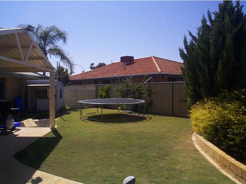 17 BOSCI COURT, Atwell WA 6164