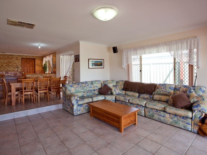 4 Jerrat Mews, Atwell WA 6164
